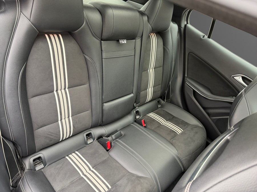 MERCEDES d'occasion CLASSE GLA GLA 220 D 177 ch WhiteArt Edition 7-G