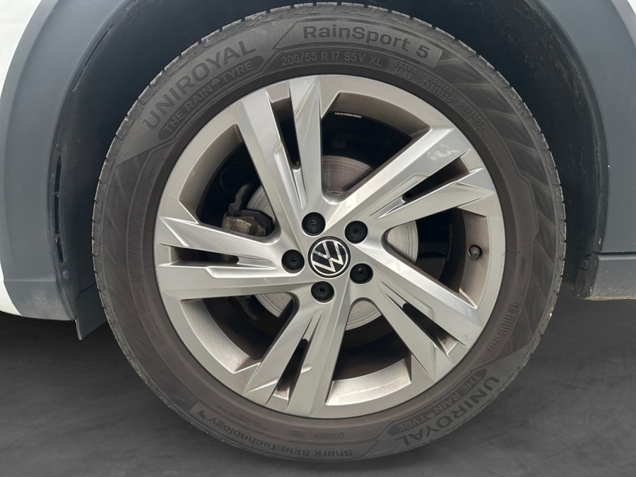 VOLKSWAGEN d'occasion TAIGO 1.0 TSI 110 R-LINE de 2022 Lorient (56)﻿
