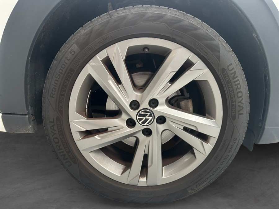 VOLKSWAGEN d'occasion TAIGO 1.0 TSI 110 R-LINE de 2022 Lorient (56)﻿