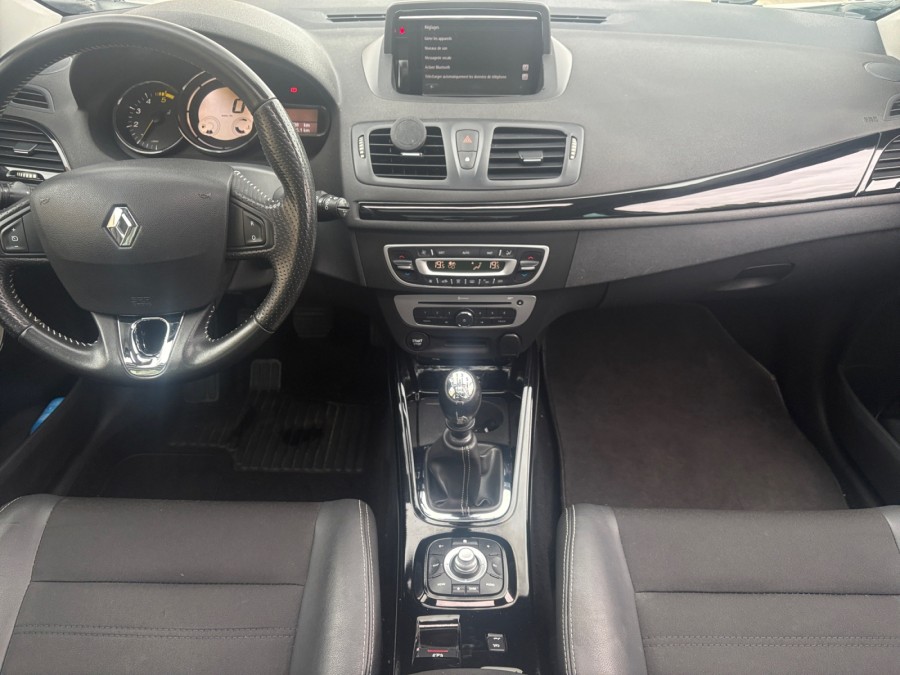 RENAULT d'occasion MEGANE III BERLINE BICORPS TROIS OU CINQ PORTES