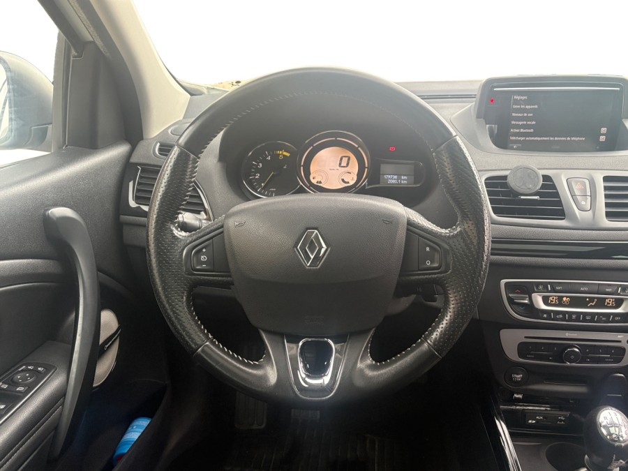 RENAULT d'occasion MEGANE III BERLINE BICORPS TROIS OU CINQ PORTES