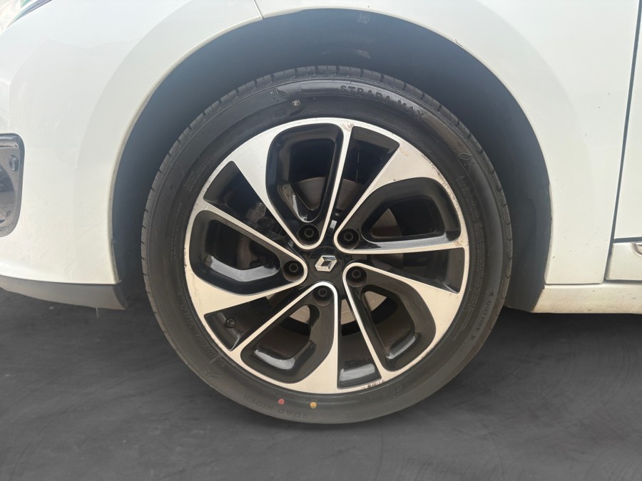 RENAULT d'occasion MEGANE III BERLINE BICORPS TROIS OU CINQ PORTES