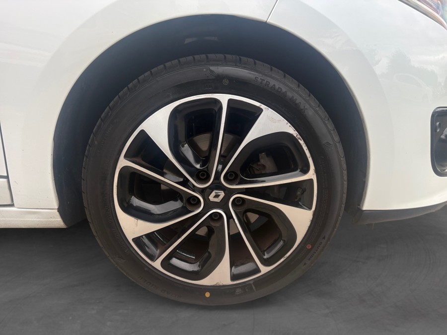 RENAULT d'occasion MEGANE III BERLINE BICORPS TROIS OU CINQ PORTES