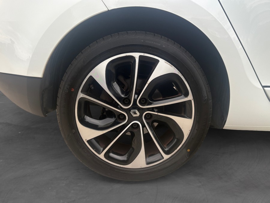 RENAULT d'occasion MEGANE III BERLINE BICORPS TROIS OU CINQ PORTES
