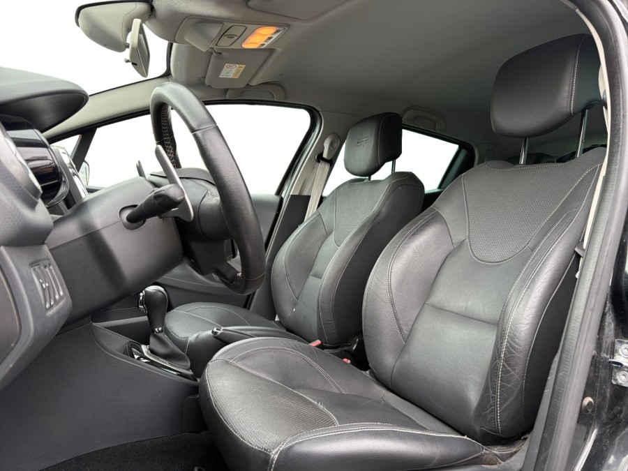 RENAULT d'occasion CLIO IV TCE 120 INITIALE PARIS EDC de 2013 Orgeval