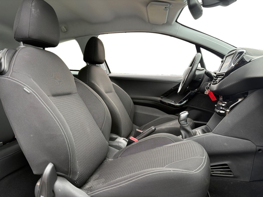 PEUGEOT d'occasion 208 I 1.2 PURE TECH 82 STYLE de 2015 Orgeval