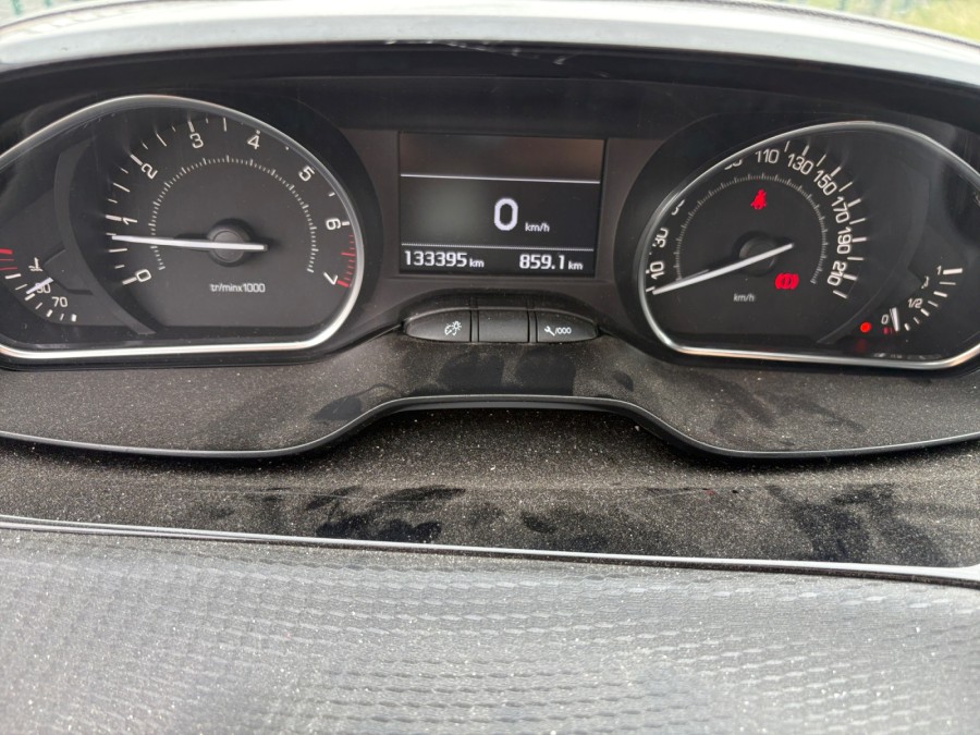 PEUGEOT d'occasion 208 I 1.2 PURE TECH 82 STYLE de 2015 Orgeval