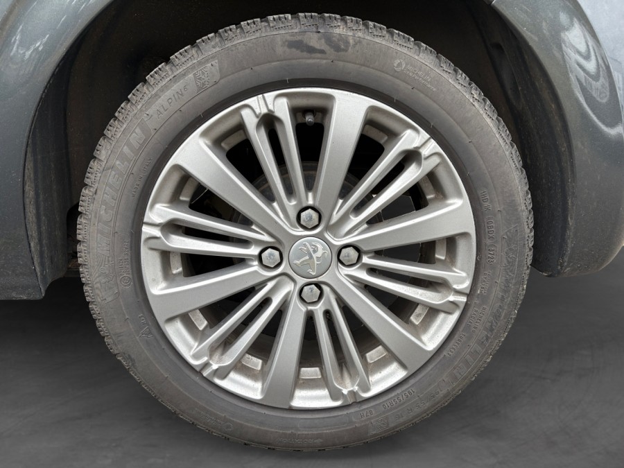 PEUGEOT d'occasion 208 I 1.2 PURE TECH 82 STYLE de 2015 Orgeval