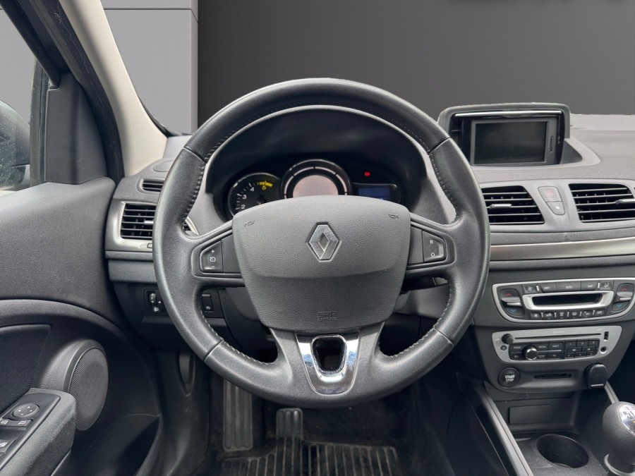 RENAULT d'occasion MEGANE III BERLINE BICORPS TROIS OU CINQ PORTES