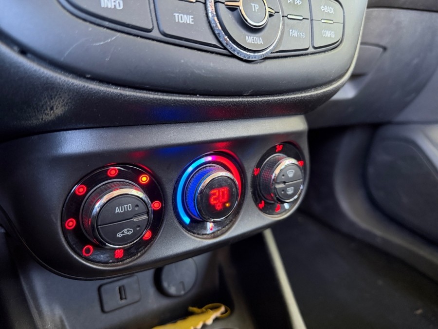 OPEL d'occasion CORSA 1.4 90 EXCITE de 2018 Salon de Provence (13)﻿