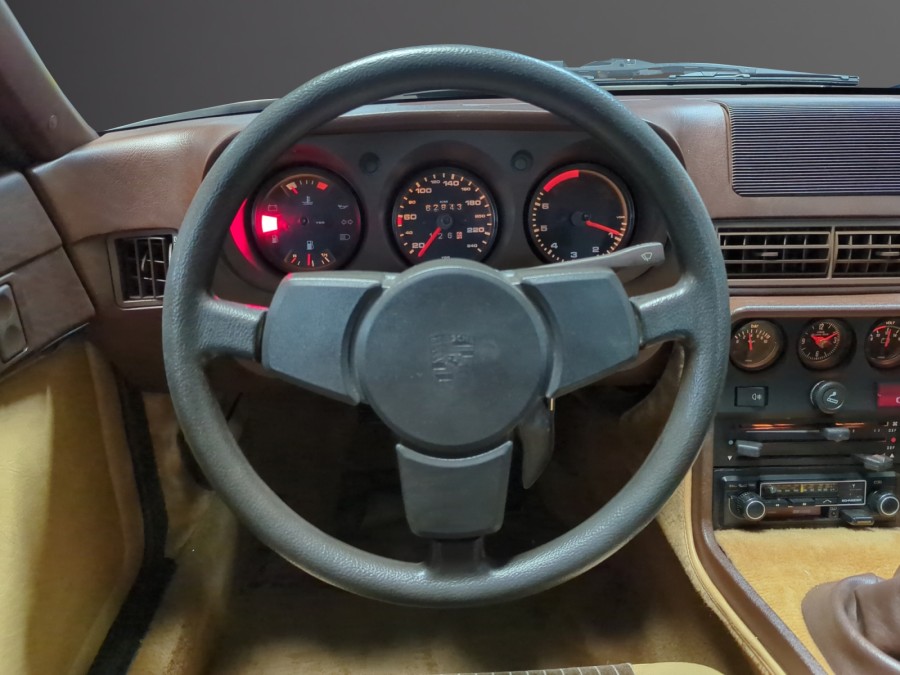 PORSCHE d'occasion 924 2.0 125 de 1981 Meximeux (01)﻿