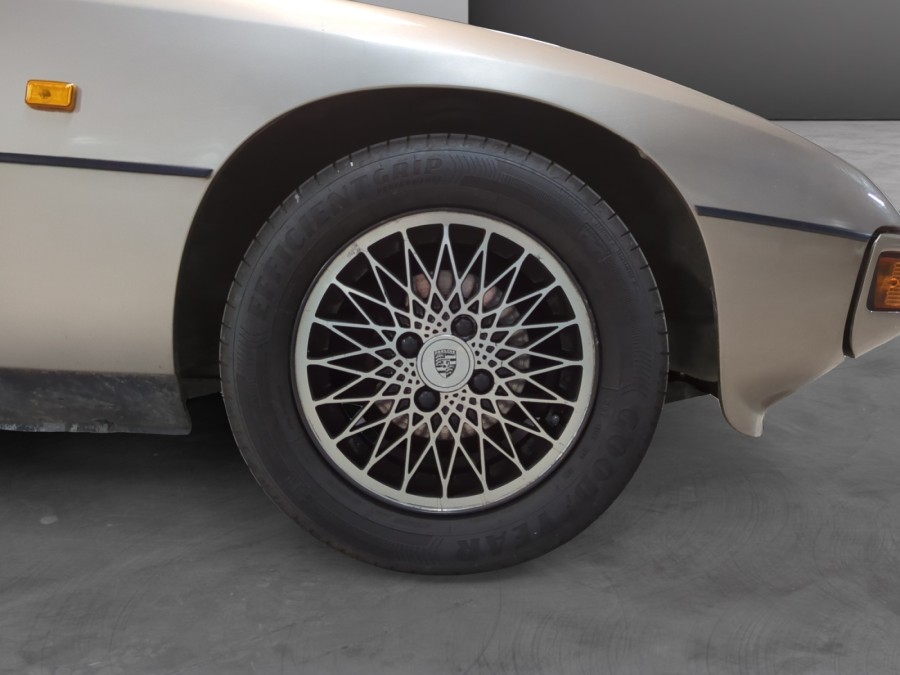 PORSCHE d'occasion 924 2.0 125 de 1981 Meximeux (01)﻿