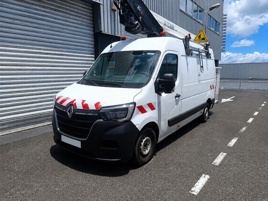 RENAULT d'occasion MASTER F3500 L2H2 DCI 145 NACELLE de 2022