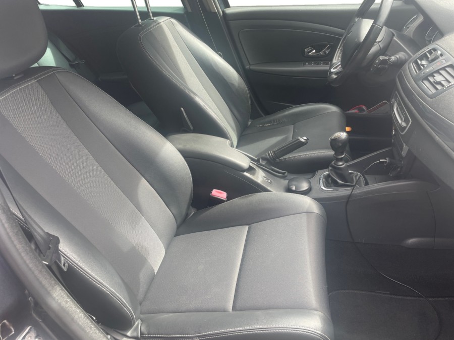 RENAULT d'occasion MEGANE III BERLINE BICORPS TROIS OU CINQ PORTES