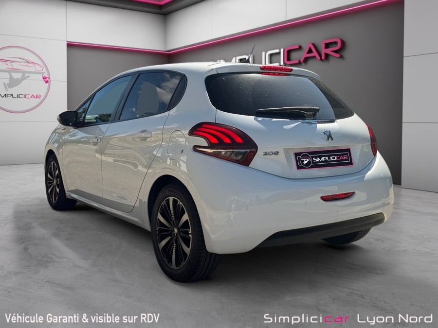 PEUGEOT d'occasion 208 I 1.2 PURE TECH 82 SIGNATURE de 2019 Lyon Nord