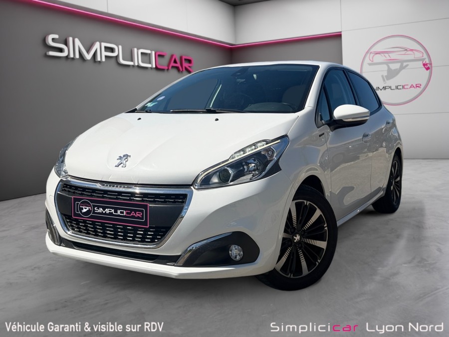 PEUGEOT d'occasion 208 I 1.2 PURE TECH 82 SIGNATURE de 2019 Lyon Nord