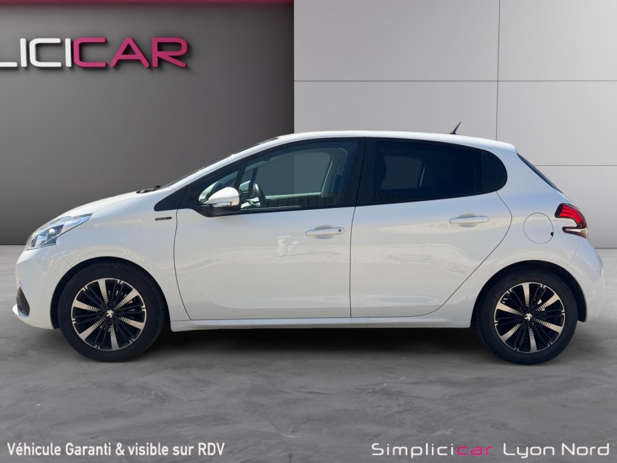 PEUGEOT d'occasion 208 I 1.2 PURE TECH 82 SIGNATURE de 2019 Lyon Nord