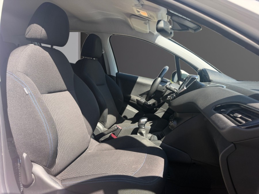 PEUGEOT d'occasion 208 I 1.2 PURE TECH 82 SIGNATURE de 2019 Lyon Nord