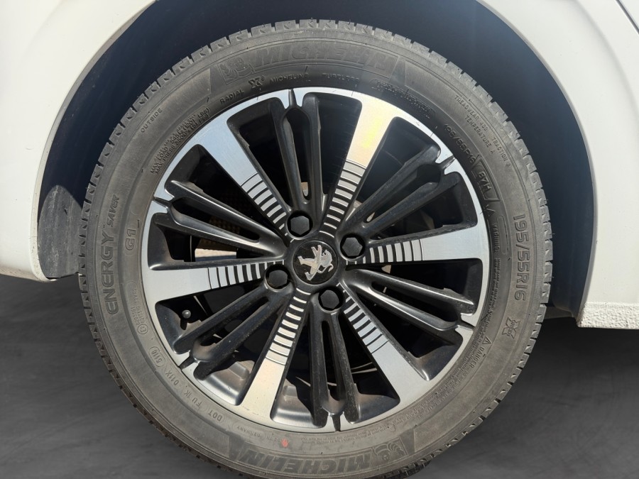 PEUGEOT d'occasion 208 I 1.2 PURE TECH 82 SIGNATURE de 2019 Lyon Nord
