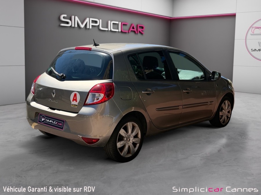 RENAULT d'occasion CLIO III XV DE FRANCE 1.6 16V BA de 2011 Cannes