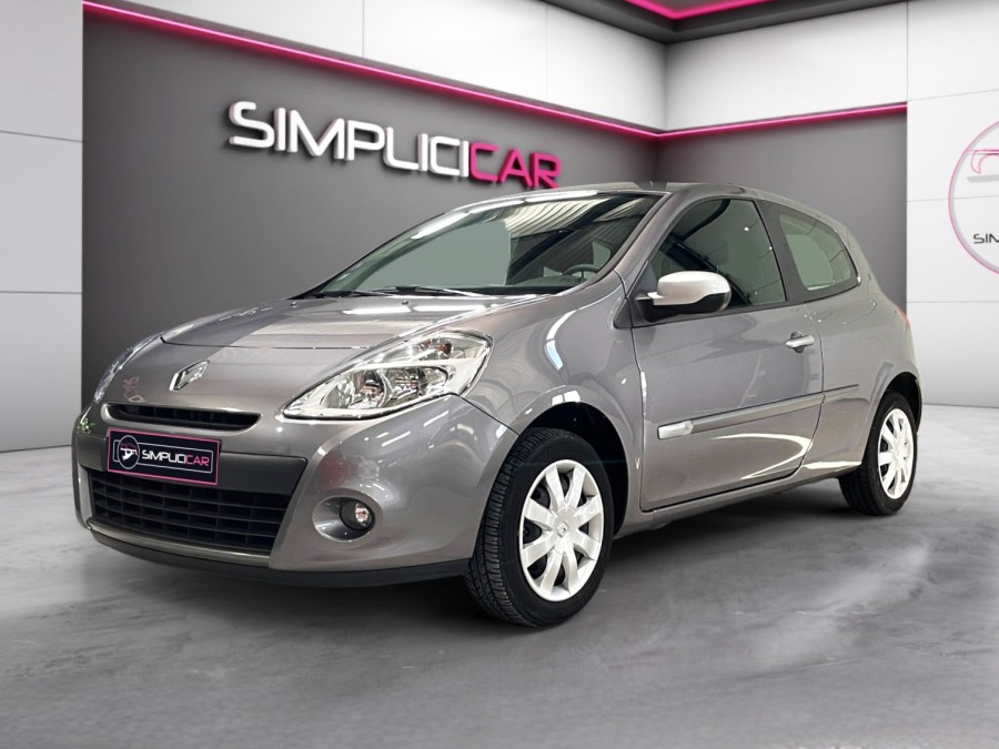 RENAULT d'occasion CLIO III COLLECTION 1.2 16V 75 ZEN de 2014