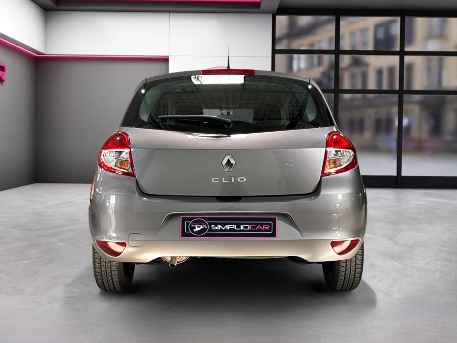 RENAULT d'occasion CLIO III COLLECTION 1.2 16V 75 ZEN de 2014