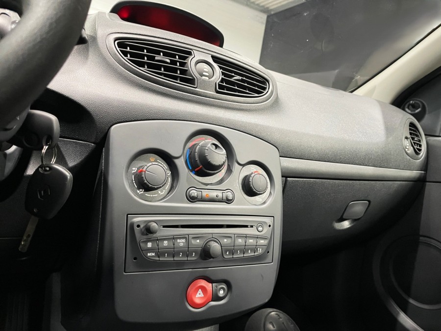 RENAULT d'occasion CLIO III COLLECTION 1.2 16V 75 ZEN de 2014