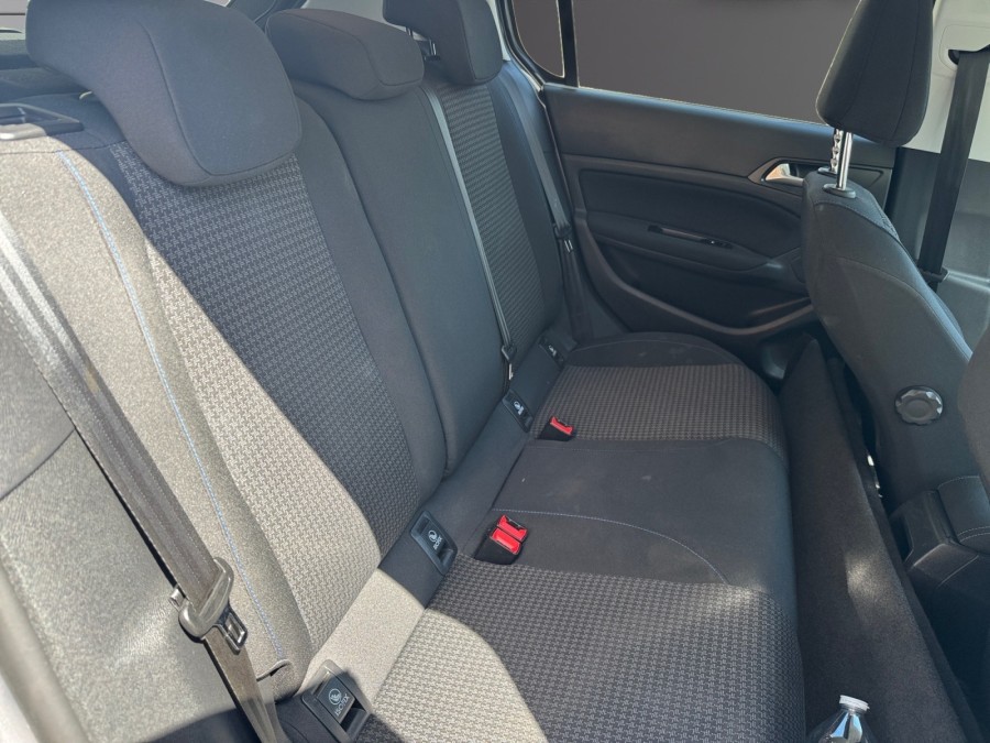 PEUGEOT d'occasion 308 II 1.5 BLUE HDI 100 STYLE de 2019 Montreuil