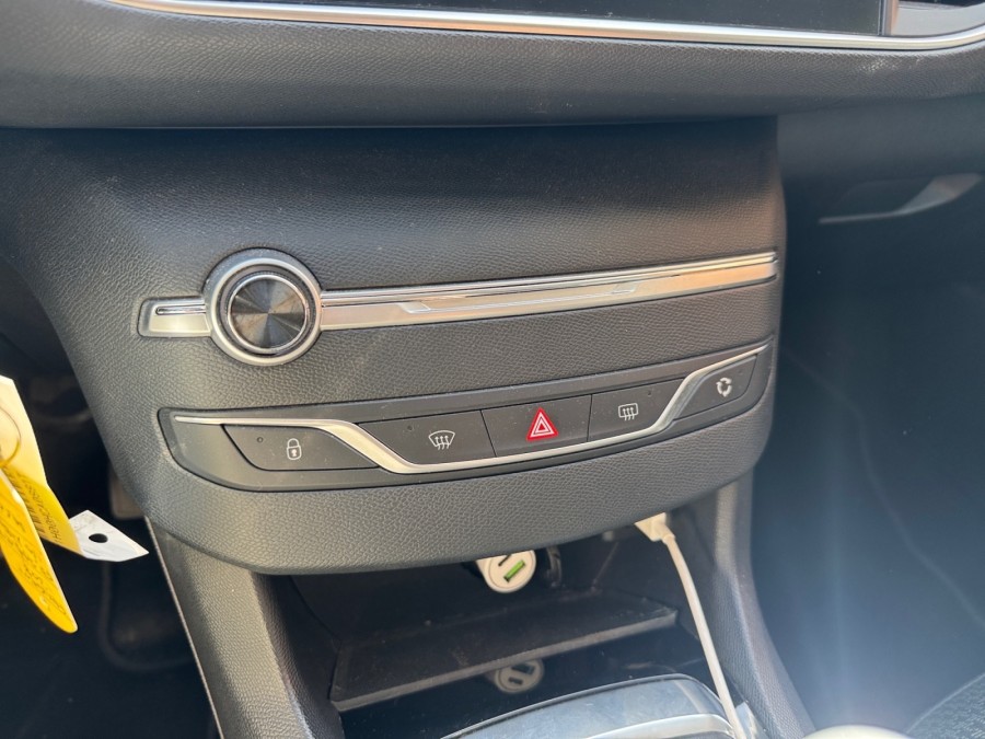PEUGEOT d'occasion 308 II 1.5 BLUE HDI 100 STYLE de 2019 Montreuil