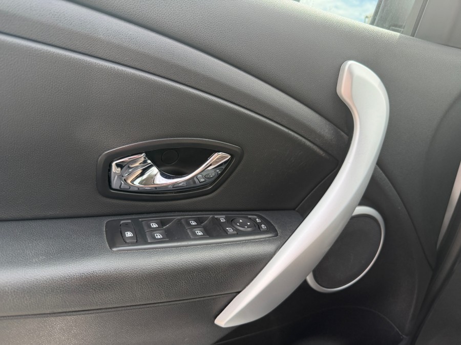 RENAULT d'occasion FLUENCE 1.5 DCI 110 BLACK EDITION de 2012