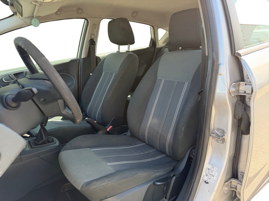 FORD d'occasion FIESTA VI 1400 TDCI 68 TITANIUM de 2009 Saint Maximin