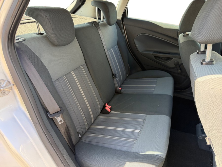 FORD d'occasion FIESTA VI 1400 TDCI 68 TITANIUM de 2009 Saint Maximin