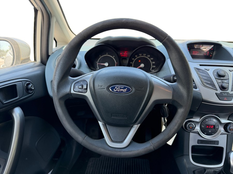 FORD d'occasion FIESTA VI 1400 TDCI 68 TITANIUM de 2009 Saint Maximin