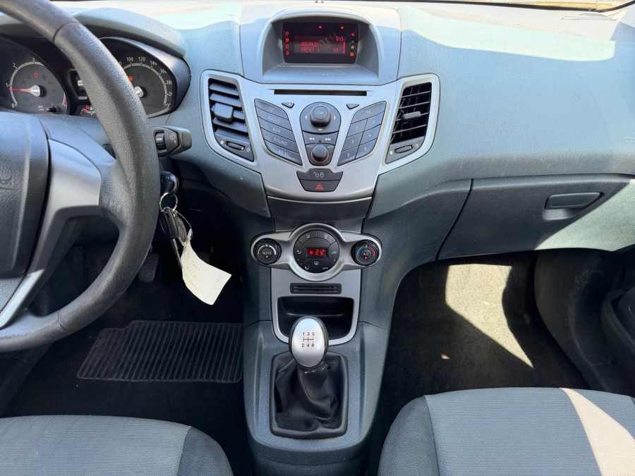 FORD d'occasion FIESTA VI 1400 TDCI 68 TITANIUM de 2009 Saint Maximin