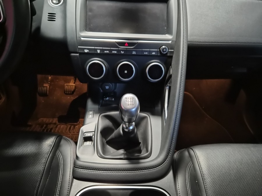 JAGUAR d'occasion E-PACE D150 FWD R-DYNAMIC SE de 2019 Fontainebleau