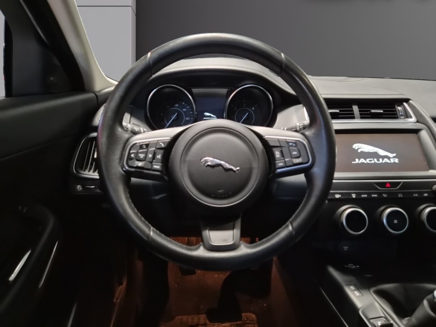 JAGUAR d'occasion E-PACE D150 FWD R-DYNAMIC SE de 2019 Fontainebleau