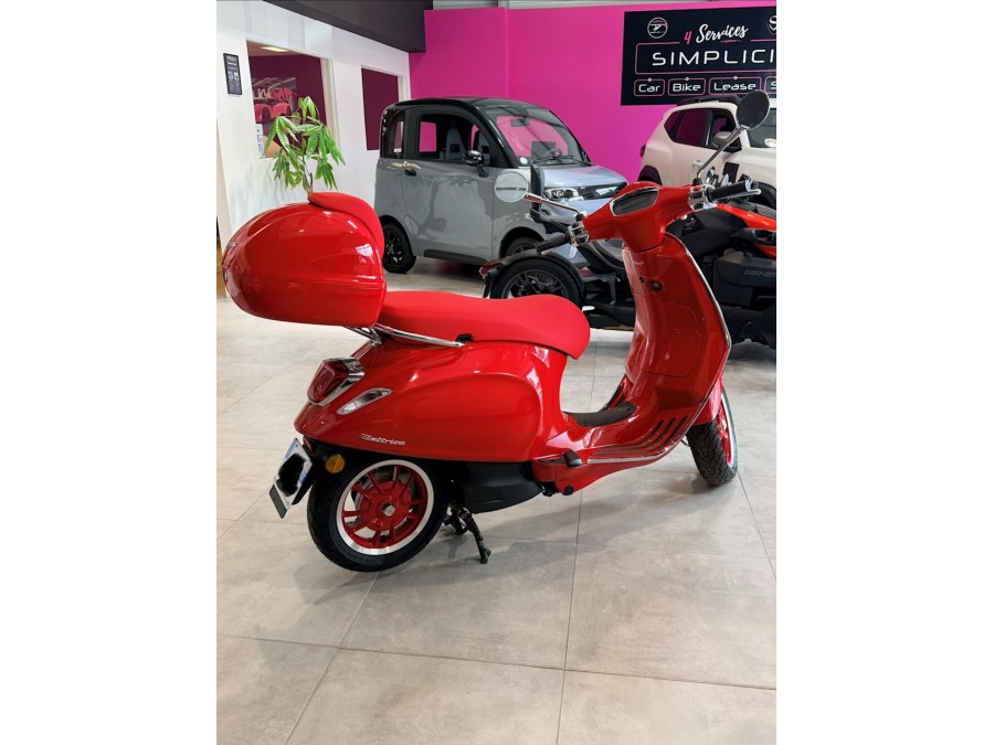 PIAGGIO d'occasion ELETT.70 RED 45 de 2023 St Jean du Cardonnay (76)﻿