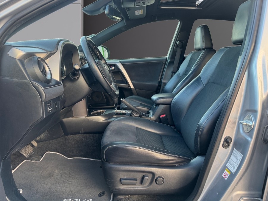 TOYOTA d'occasion RAV 4 IV HYBRIDE 2WD BLACK EDITION de 2018 Troyes