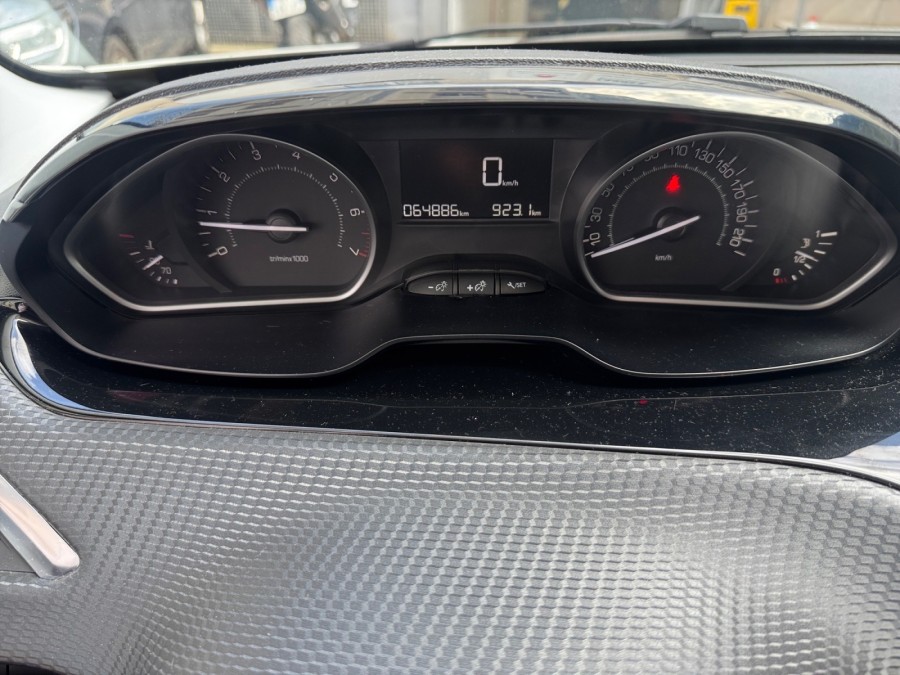 PEUGEOT d'occasion 208 I 1.2 PURE TECH 82 STYLE de 2017 Le Raincy