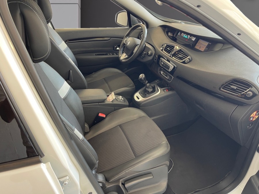 RENAULT d'occasion SCENIC III 1.5 DCI 110 BOSE de 2012 La Flèche (72)﻿