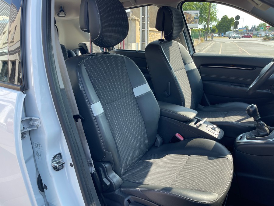 RENAULT d'occasion SCENIC III 1.5 DCI 110 BOSE de 2012 La Flèche (72)﻿