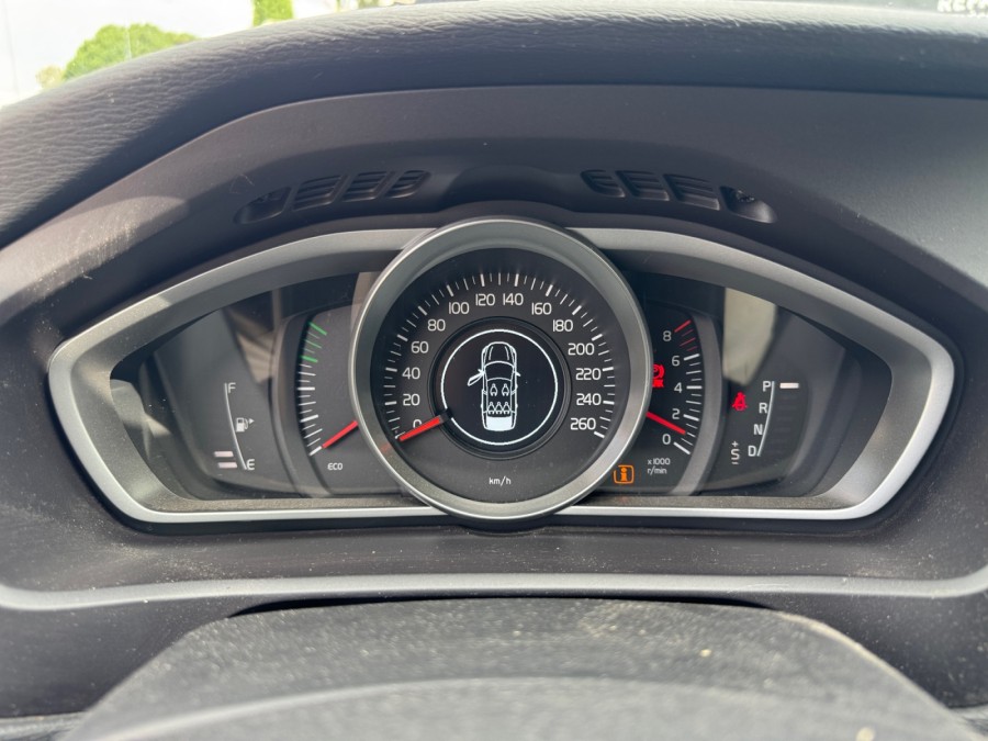 VOLVO d'occasion V40 T2 122 INSCRIPTION GEARTRONIC de 2019 Limoges
