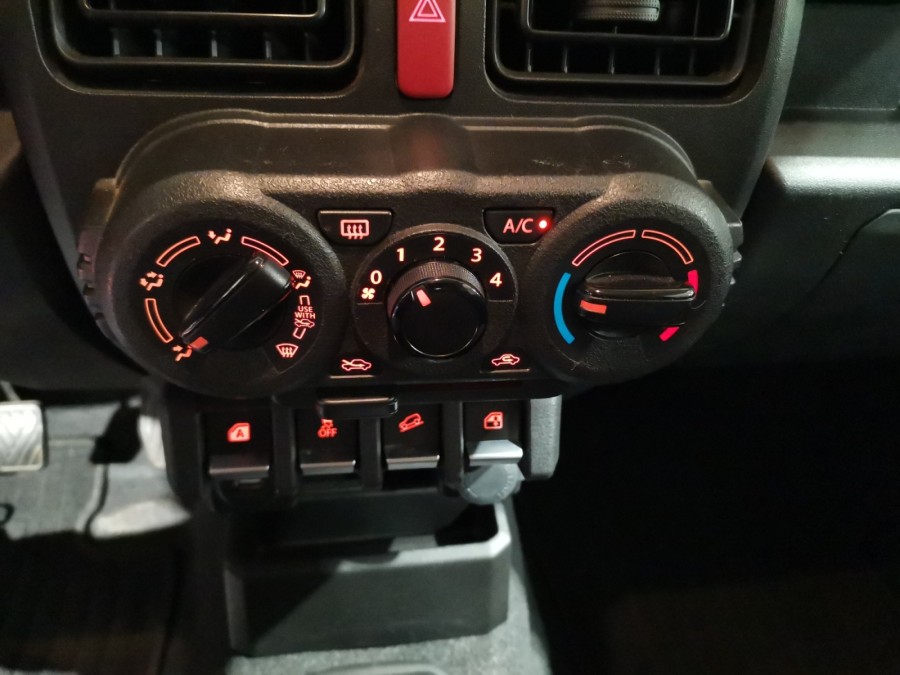 SUZUKI d'occasion JIMNY VEHICULE TOUT TERRAIN FERME 1.5 VVT PRIVILEGE
