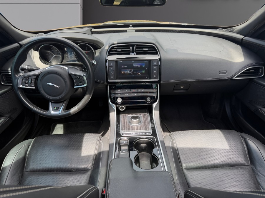 JAGUAR d'occasion XE 2.0L 180 AWD R-SPORT BA de 2016 Nord Isère (38)﻿