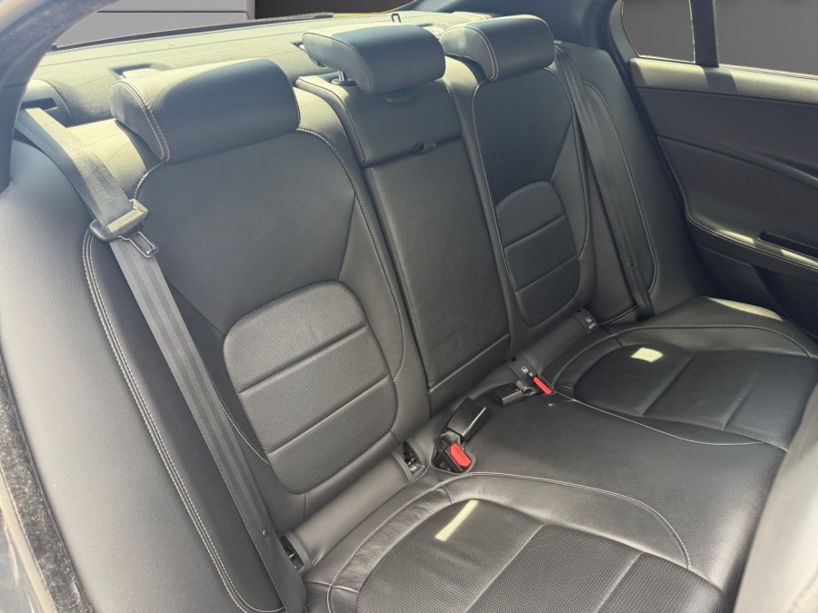 JAGUAR d'occasion XE 2.0L 180 AWD R-SPORT BA de 2016 Nord Isère (38)﻿