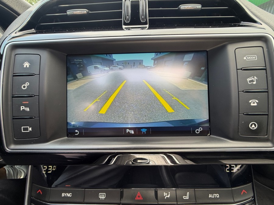 JAGUAR d'occasion XE 2.0L 180 AWD R-SPORT BA de 2016 Nord Isère (38)﻿