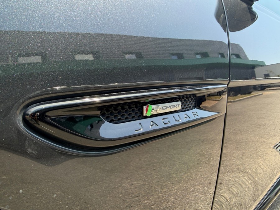 JAGUAR d'occasion XE 2.0L 180 AWD R-SPORT BA de 2016 Nord Isère (38)﻿
