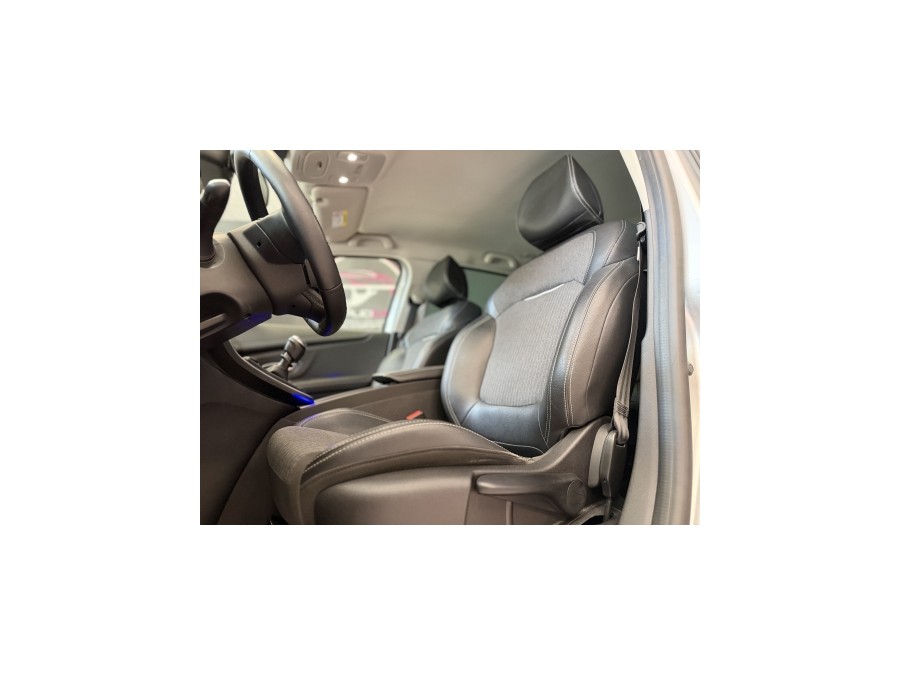 RENAULT d'occasion GRAND SCENIC IV GRAND 1.3 TCE 140 TECHNO de 2023