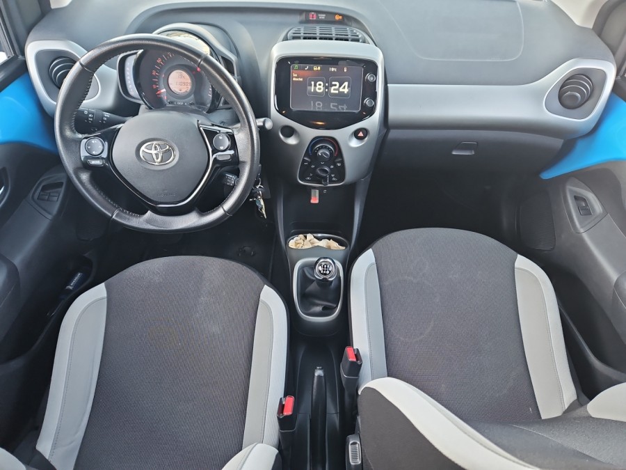 TOYOTA d'occasion AYGO 1.0 VVT-I 72 X-PLAY PH2 de 2017 Le Puy en