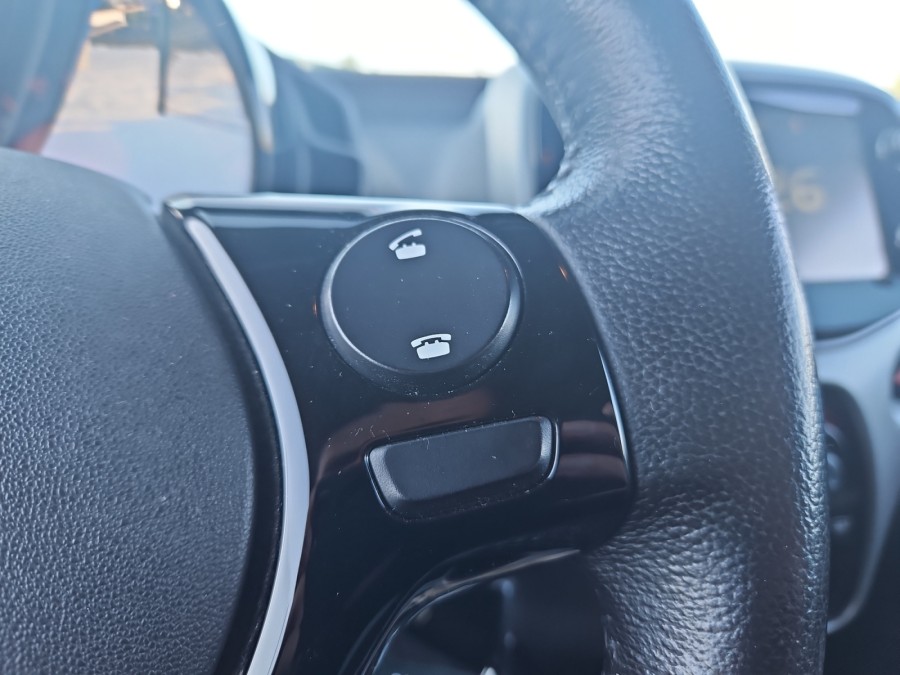 TOYOTA d'occasion AYGO 1.0 VVT-I 72 X-PLAY PH2 de 2017 Le Puy en